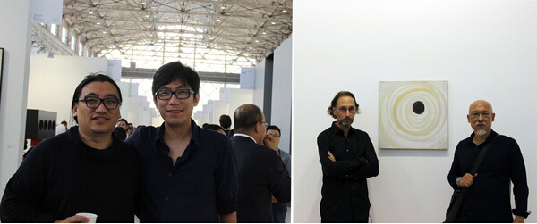 左：策展人李振华与艺术家徐震；右：香格纳画廊的劳伦斯·何浦林（Lorenz Helbling）与艺术家张恩利