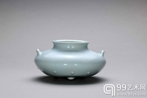 7.清乾隆仿汝釉双耳三足鱼篓尊, 成交价180万美元