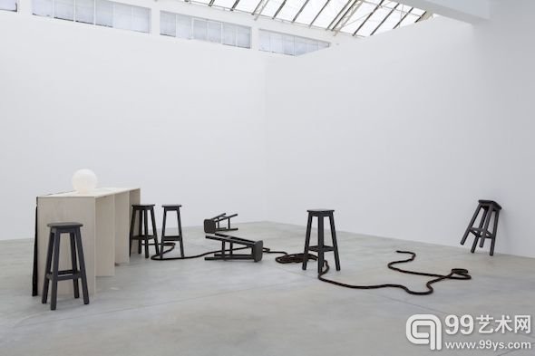 汤姆·伯尔（Tom Burr）都灵个展《Drunk Emily》