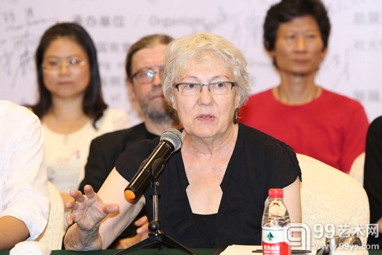 琼·舒尔茨（Joan Schulze）女士主持研讨会