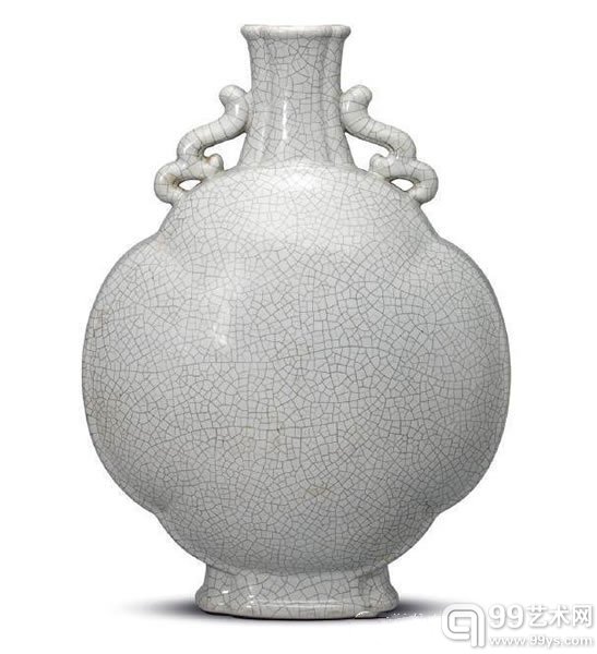 清雍正仿哥釉四棱抱月瓶六字篆书款高20 1/2 英寸 (52 公分)港币2,600,000-3,500,000美元325,000-437,500