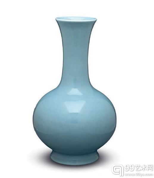清乾隆仿汝釉长颈瓶六字篆书款高9 3/4 英寸 (24.7公分)港币2,200,000-3,500,000美元275,000-437,500 