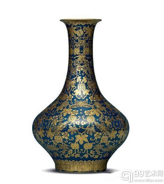 清嘉庆御制蓝地描金瓜瓞绵绵撇口瓶矾红六字篆书款高12 1/4 英寸(31.1 公分)港币2,600,000-4,000,000美元325,000-500,000 