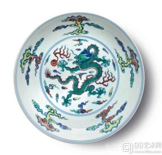 清乾隆斗彩龙纹盘六字篆书款直径 7 7/8英寸 (20.1 公分)港币1,500,000-2,600,000美元187,500-325,000 