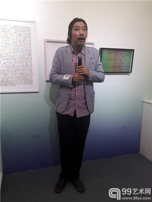 策展人鲍栋讲解展览