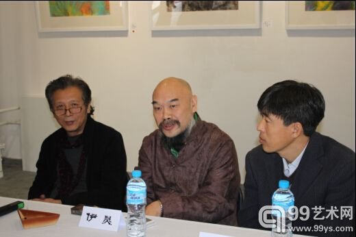 圆明园画家村村长伊灵在研讨会发言