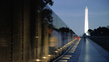 21岁的林璎设计的越战纪念碑