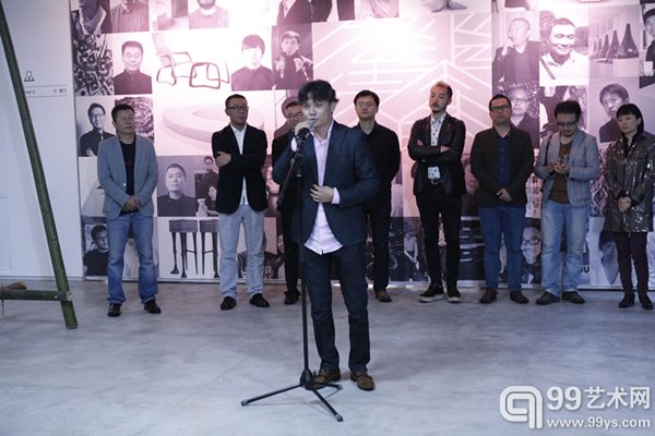 “建筑之外”策展人之一、思班机构创始人陈展辉先生致开幕辞