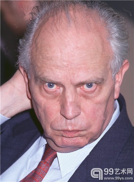 Prof. Hans Tietmeyer 汉斯•提特梅耶教授 1931年8月18日生于威斯特法伦梅特伦。 1973年经济政策部门负责人 1982-1989 联邦金融部国务秘书 1993-1999 德国联邦银行(央行)行长