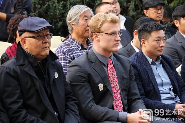 罗斯洛克艺术俱乐部揭幕仪式现场中国国家画院荣誉院长龙瑞（左）、科里思逊·洛克菲勒（中）、罗斯洛克文化集团执行合伙人、总裁熊峰
