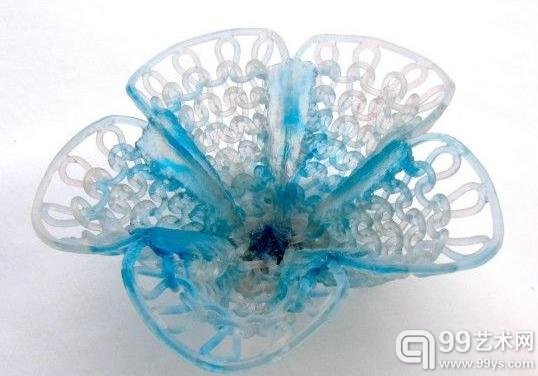 艺术家巧用玻璃编织 绝美雕塑挑战视觉