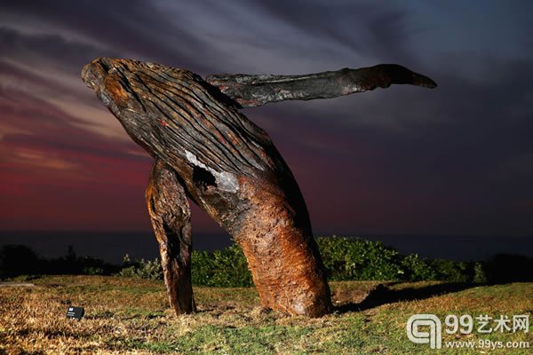 艺术家迈克尔•格雷夫（Michael Greve）之作品《Breaching》