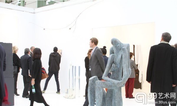 Kamel Mennour展位