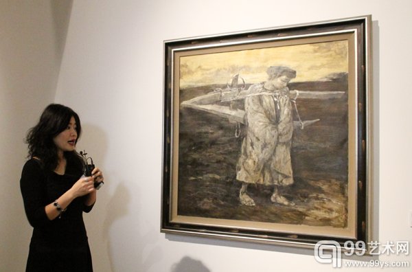 活动现场涵艺术负责人林暄涵女士在介绍作品
