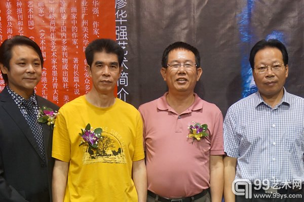 廖华强老师（左二）与珠海诚丰集团董事长林汉波先生（右二）全影留念