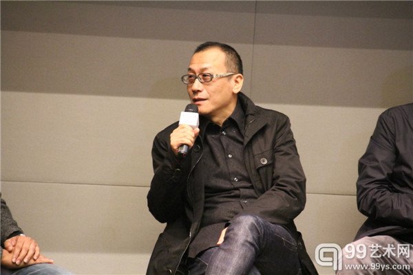 展望的作品延续其一贯的创作思路，此次的创作与龙有关