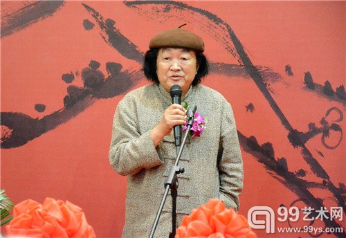 艺术家尹默在开幕式上发言