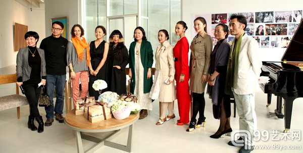 出席发布会的现场嘉宾、 艺术家现场合影