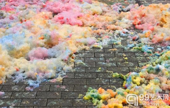 泡沫雕塑-创建彩色风景的装置