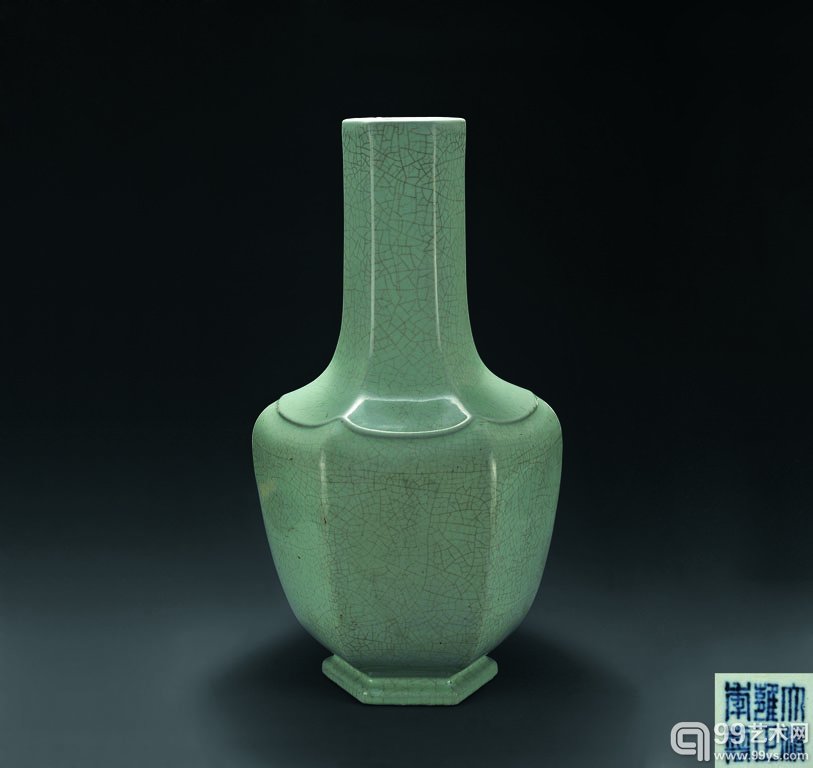 清雍正 仿汝釉六方长颈瓶 66.4 cm high