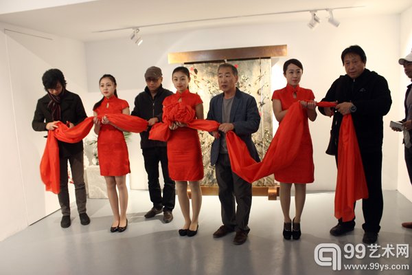 开幕式现场剪彩仪式