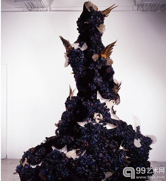 8.Petah Coyne，Untitled #1180 (Beatrice)，2003–2008