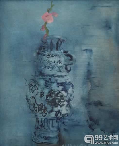 周春芽（b.1955）青花瓶与桃花