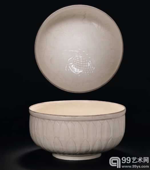 元 定窑刻莲花鱼纹大碗