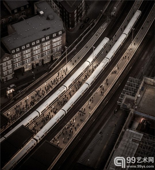 Stephen Bright 《伦敦桥站》，获铁路风景类奖项