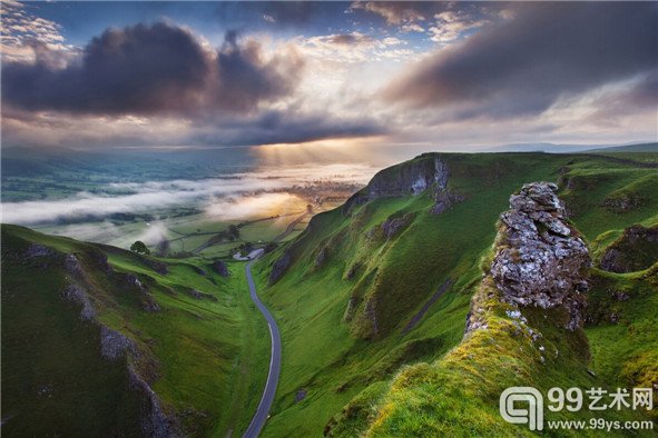 Sven Mueller 《文纳特溜道（Winnats Pass）的日出》，获英国旅游局“你被邀请了”海外摄影师最佳图片类奖项