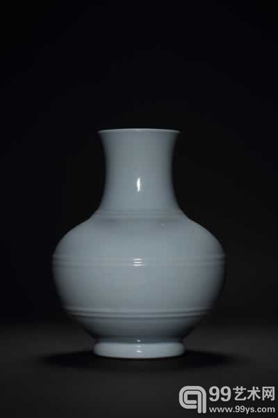 清雍正 仿汝釉弦纹瓶 H:32.8cm