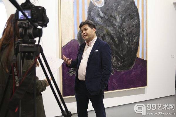 艺术家赵刚接受媒体采访