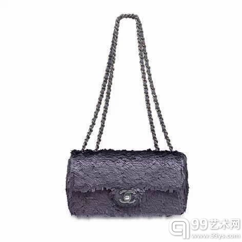 拍品编号3691 板灰色小码PAILLETTE单盖包附磨光纯银配件 香奈儿；2014年 港币15,000-20,000 美元2,000-2,600