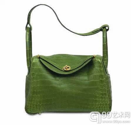 拍品编号3717 雾面PELOUSE尼罗鳄鱼皮30公分LINDY包附黄金配件 爱马仕；2013年 港币100,000-200,000 美元13,000-26,000