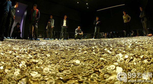 “金钱泳池”