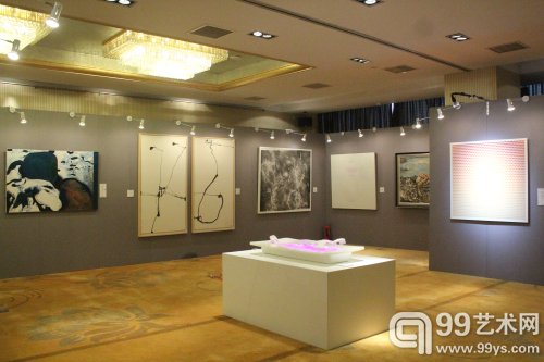 华辰2014秋拍预展现场：中国现当代艺术
