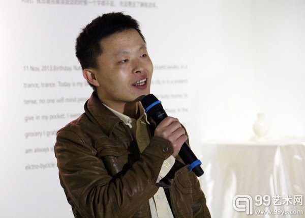 艺术家郭克轩在开幕式中致辞