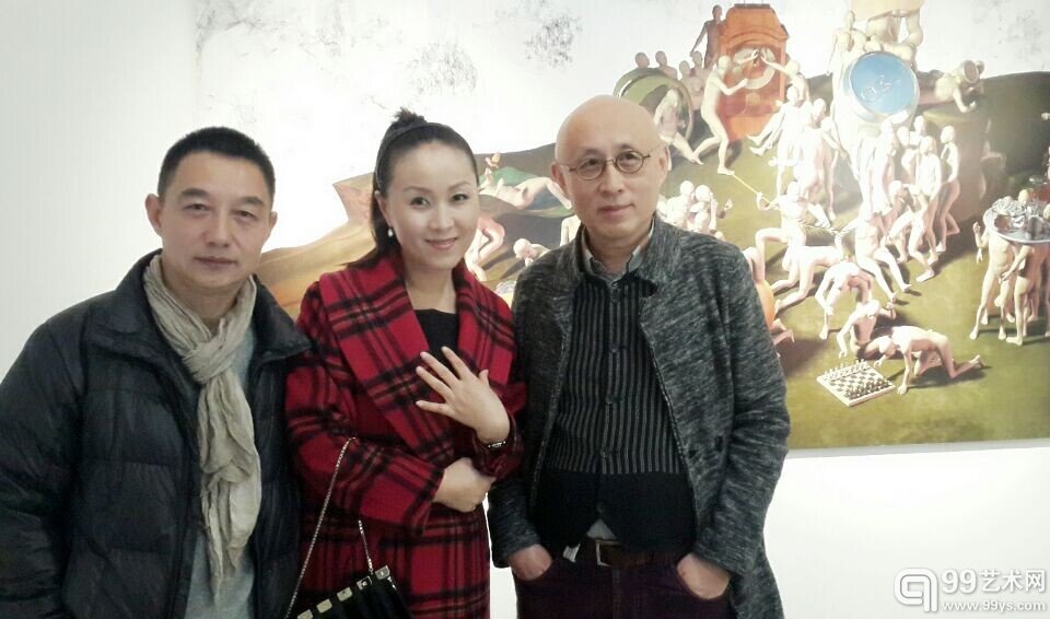 策展人俞可、艺术家郭伟、严泓小姐在展览现场合影