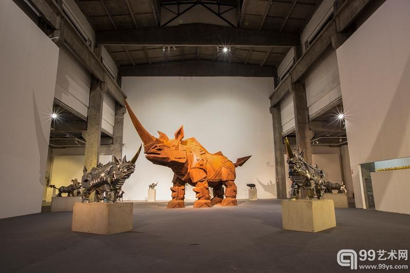 铸造大钢铁犀牛（铸造美术馆） 900×240×500 cm  2014年