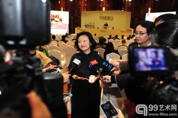 中国书画部总经理郭彤接受国内外媒体采访