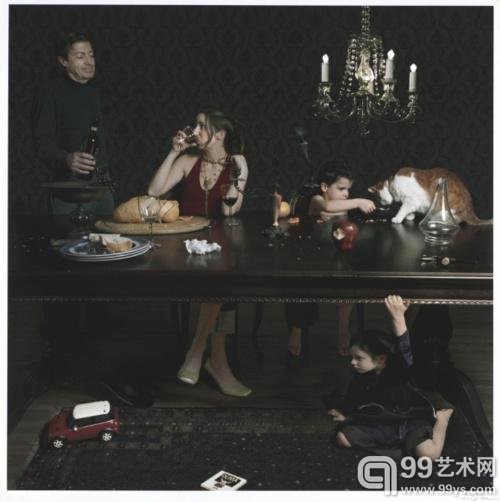 《晚餐派队》（Dinner Party）朱莉·布莱克蒙（Julie Blackmon）2005年 