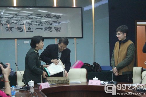 莫言短篇小说代表作《苍蝇•门牙》手书原稿捐赠仪式现场