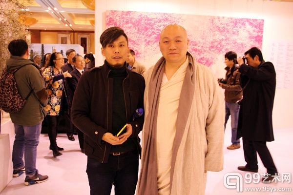 策展人林力与源正禅师合影