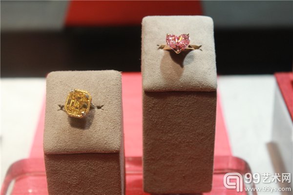 4.57卡拉心形内部无瑕鲜彩粉红钻镶18K玫瑰金指环