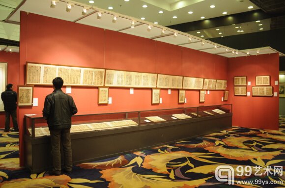 北京荣宝2014年秋季拍卖会预展现场-王铎诗文
