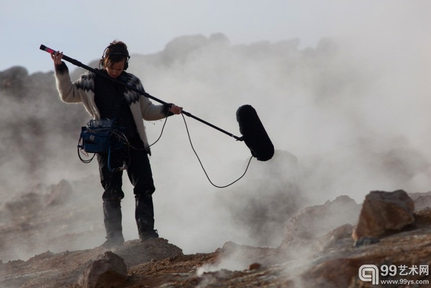 Jana Winderen recording in Iceland