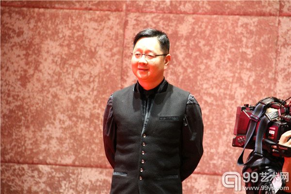 著名主持人张绍刚