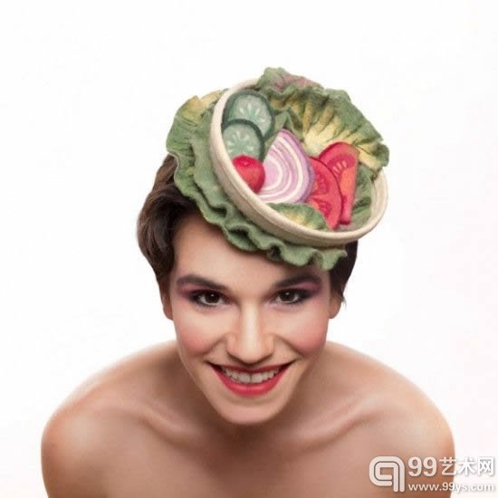 以假乱真！艺术家奇思妙想打造美食帽饰