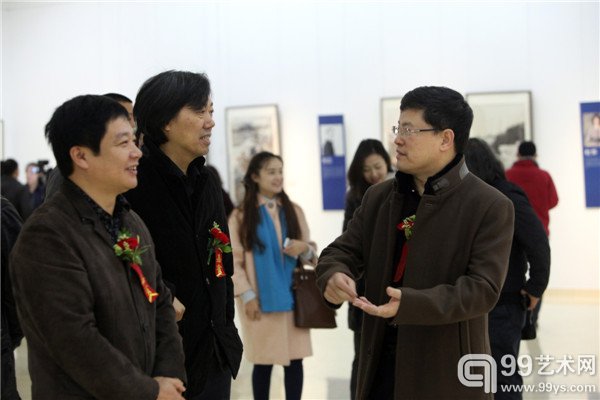 祁海峰、丁杰、邹立颖在展览现场