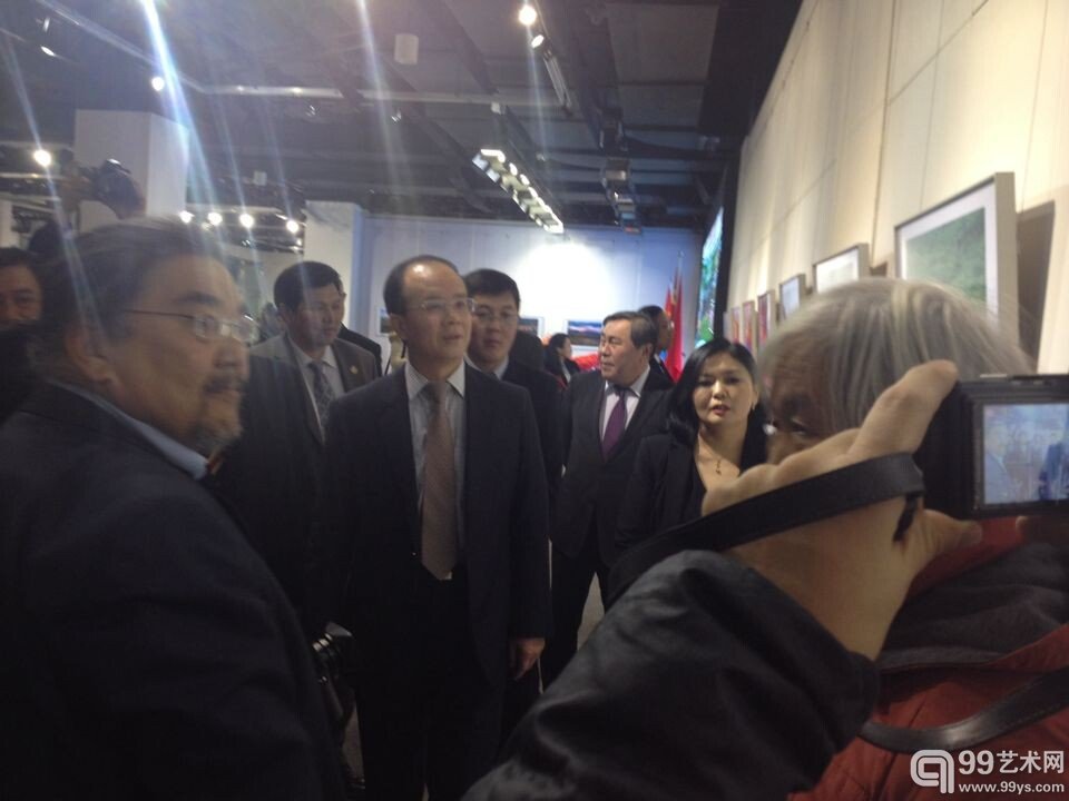 文化部副部长丁伟在展览现场